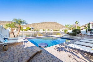 Plenty of sunbeds with views of the desert mountains and lakefront.