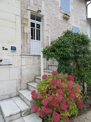 Bienvenue! Welcome to 2bis, La Maison de Riviere