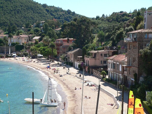 Plage et base nautique à 2mn à pied de la maison