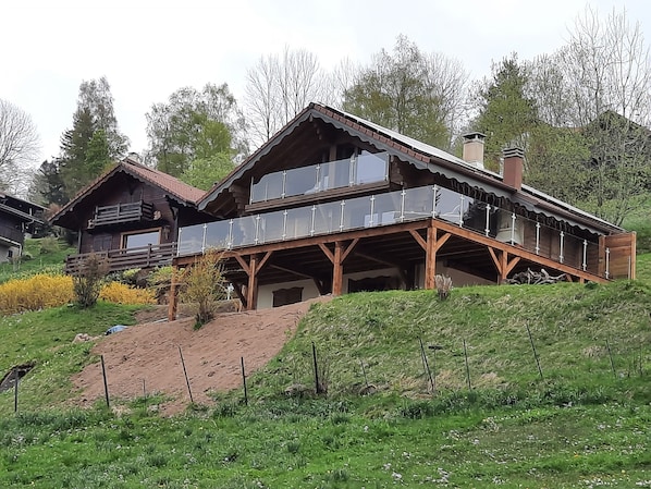 Chalet Les Bouvreuils... Une vue imprenable sur le village de La Bresse!