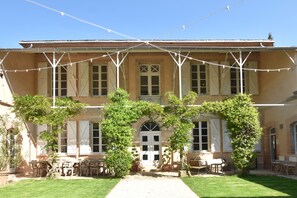The walled courtyard, with a covered terrace and a table for 16 people