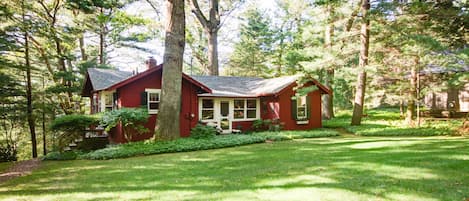 Cottage with a large back yard for games and a great place for kids to play