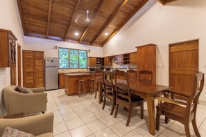 Living room & kitchen (3)