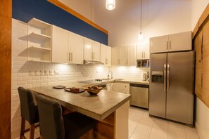 Modern, bright kitchen