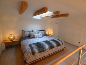 Luxurious king sized bed 