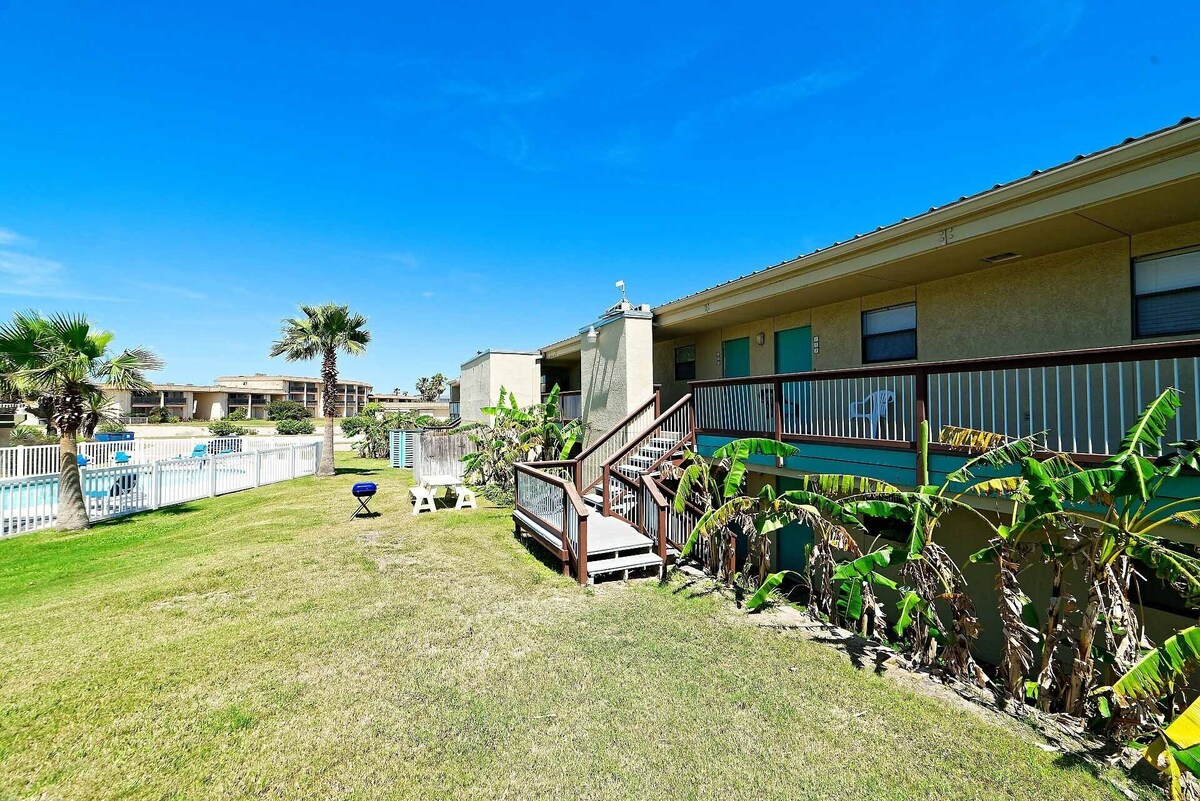 Ground Floor condo, assigned parking, walk to the beach
