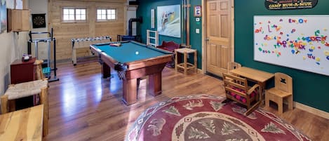 Diamond Peak 2 - Garage Game Room