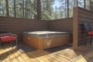 Diamond Peak 2 - Hot Tub