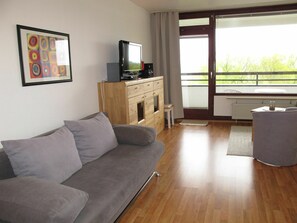 Zimmer, Möbel, Wohnzimmer, Eigentum, Fussboden, Interior Design, Holzboden, Hartholz, Gebäude, Laminatboden
