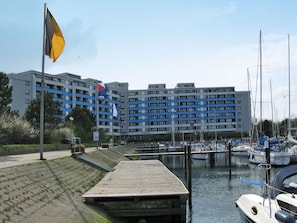 Cielo, Agua, Planta, Tiempo De Día, Propiedad, Barco, Edificio, Watercraft, Vehículo, Arquitectura