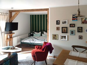 Wohnzimmer, Zimmer, Möbel, Interior Design, Eigentum, Gebäude, Haus, Fussboden, Kaffetisch, Tabelle