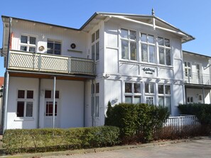 Himmel, Pflanze, Fenster, Eigentum, Gebäude, Haus, Tür, Wohngebiet, Grundeigentum, Fassade