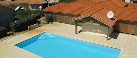 Building, Water, Property, Daytime, Plant, Swimming Pool, Window, Azure, Shade, House