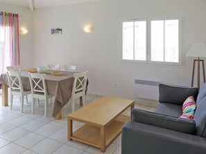 Room, Property, Furniture, Living Room, Floor, Table, Interior Design, Coffee Table, Building, House