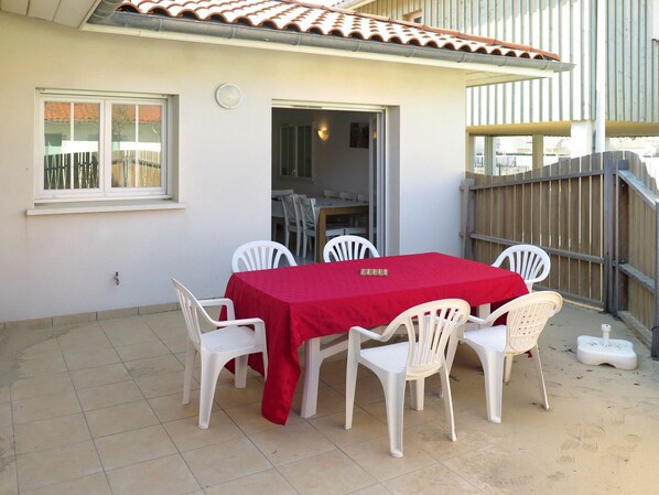 Table, Furniture, Chair, Window, Building, Wood, Outdoor Table, Interior Design, House, Floor