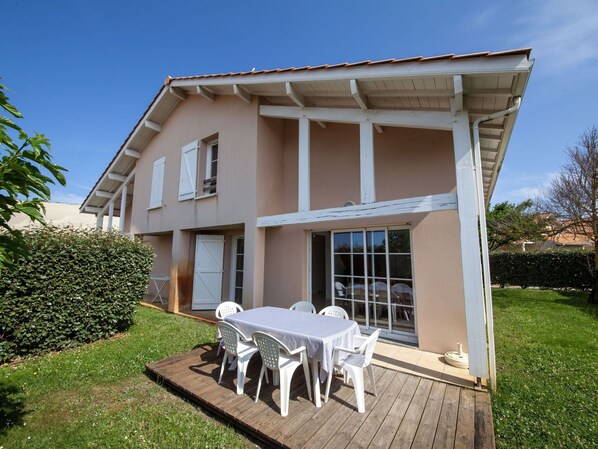 Ciel, Plante, Propriété, Bâtiment, Fenêtre, Architecture, Ombre, Lot Terre, Arbre, Maison