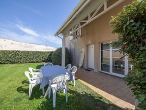 Propriété, Ciel, Bâtiment, Plante, Ombre, Maison, Herbe, Chalet, Paysage, Immobilier