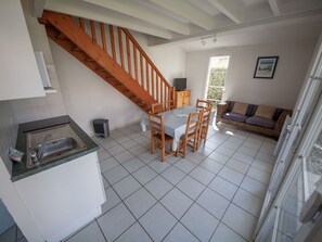 Bâtiment, Bois, Design Intérieur, Fenêtre, Chaise, Sol, Sol, Salon, Dur