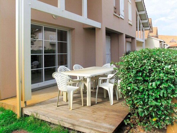 Table, Furniture, Property, Plant, Window, Chair, Building, Outdoor Table, Wood, Outdoor Furniture