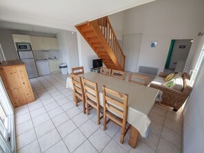 Table, Furniture, Wood, Chair, Flooring, Building, Floor, Hardwood, House, Living Room