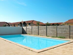 Water, Sky, Swimming Pool, Building, Azure, Rectangle, Shade, Wood, Grass, Leisure