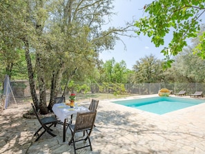 Property, Water, Plant, Table, Tree, Shade, Outdoor Furniture, Sky, Leisure, Swimming Pool