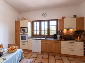 Cabinetry, Comptoir, Propriété, Meubles, Bâtiment, Cuisine, Bois, Appareil De Cuisine, Tiroir, Cuisinière