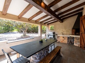 Propriété, Table, Bois, Canapé, Ombre, Faisceau, Design Intérieur, Bâtiment, Plante, Chalet