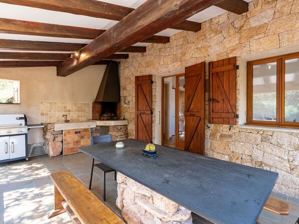 Table, Bâtiment, Meubles, Cabinetry, Fenêtre, Bois, Faisceau, Design Intérieur, Tache De Bois