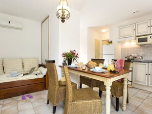 Propriété, Pièce, Meubles, Design Intérieur, Bâtiment, Table, Plafond, Maison, Sol, Immobilier