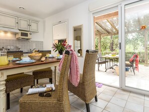 Zimmer, Eigentum, Interior Design, Möbel, Gebäude, Gelb, Grundeigentum, Haus, Zuhause, Tabelle