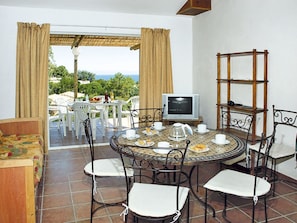 Pièce, Propriété, Meubles, Design Intérieur, Bâtiment, Table, Maison, Salle À Manger, Jaune, Immobilier