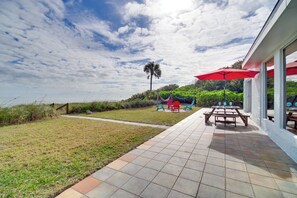 Private Deck | Outdoor Dining Set | Fire Pit