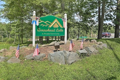 "NEW"Arrowhead Lake,Steps away from the Lake & Lodge,Skiing,Waterparks,Casino"