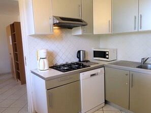 Cabinetry, Appareil De Cuisine, Cuisinière, Cuisine, Evier, Électroménager, Cooktop, Comptoir, Le Fourneau, Évier
