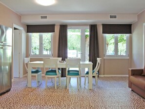 Plante, Meubles, Fenêtre, Bois, Salon, Sol, Design Intérieur, Chaise, Ombre
