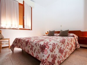 Schlafzimmer, Bett, Bettdecke, Möbel, Zimmer, Bedding, Eigentum, Bettrahmen, Interior Design, Fussboden