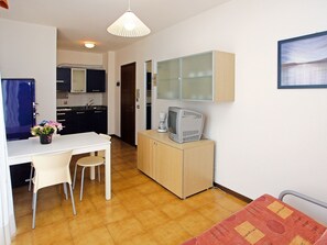 Zimmer, Eigentum, Möbel, Gebäude, Fussboden, Interior Design, Haus, Grundeigentum, Küche, Decke