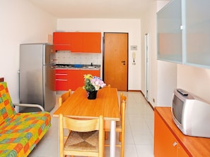 Zimmer, Orange, Möbel, Eigentum, Interior Design, Fussboden, Gebäude, Gelb, Haus, Tabelle