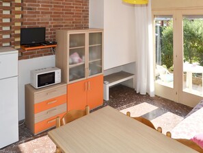 Propriété, Pièce, Meubles, Maison, Bâtiment, Orange, Cuisine, Comptoir, Sol, Design Intérieur