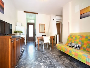 Pièce, Propriété, Meubles, Bâtiment, Design Intérieur, Maison, Jaune, Immobilier, Sol, Salon