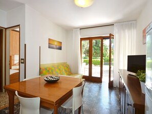 Pièce, Propriété, Bâtiment, Design Intérieur, Meubles, Immobilier, Maison, Salle À Manger, Table, Sol