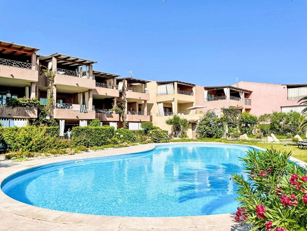 Schwimmbad, Gartenmöbel, Resort, Sonnenliege, Schatten, Hotel, Ferienort, Thermae, Eco Hotel, Regenschirm