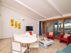 Table, Meubles, Propriété, Confort, Chaise, Bâtiment, Design Intérieur, Salon, Canapé, Bois