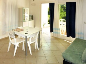 Zimmer, Möbel, Fussboden, Eigentum, Tabelle, Interior Design, Gebäude, Fliese, Haus, Schreibtisch