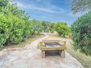 Plant, Cloud, Sky, Plant Community, Road Surface, Natural Landscape, Outdoor Bench, Tree, Land Lot, Outdoor Furniture