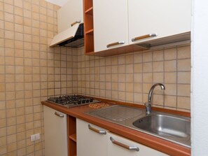 Spüle, Zapfhahn, Countertop, Cabinetry, Eigentum, Sinken, Armatur, Küche, Gebäude, Interior Design