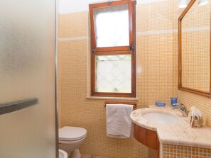 Eigentum, Armatur, Sinken, Fenster, Produkt, Bad Sink, Badezimmer, Holz, Zapfhahn