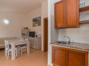 Cabinetry, Furniture, Kitchen Sink, Countertop, Sink, Property, Building, Tap, Wood, Kitchen