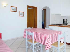 Pièce, Meubles, Propriété, Table, Chambre, Sol, Rose, Design Intérieur, Salle À Manger, Nappe De Table
